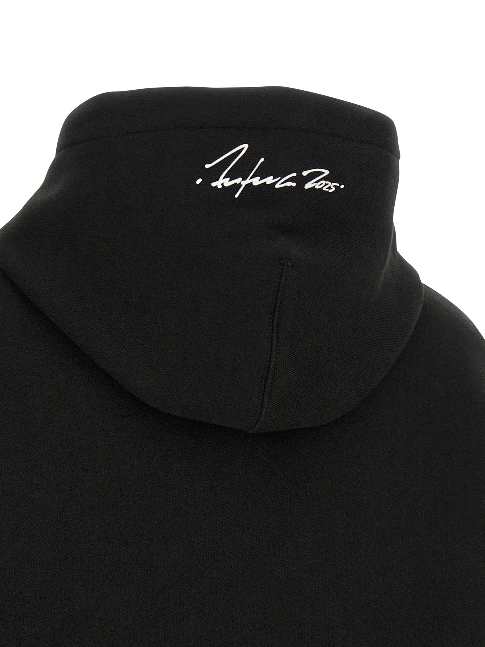 Sweat à capuche noir en coton de la marque Kenzo, visible avec logo brodé sur la poitrine et détails confortables.