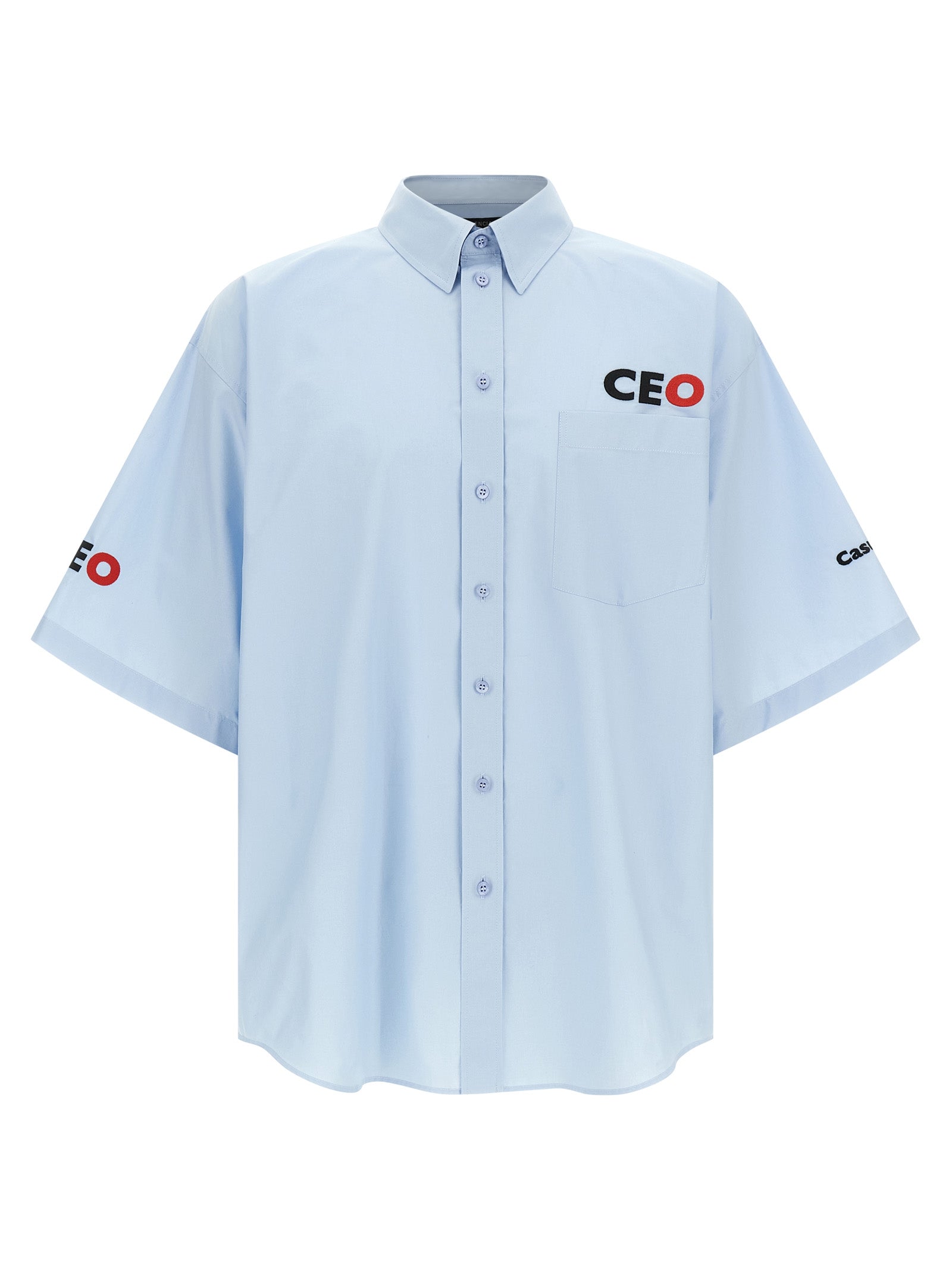 Chemise en coton bleue Balenciaga, élégante blouse avec détails modernes, portée sur un modèle.