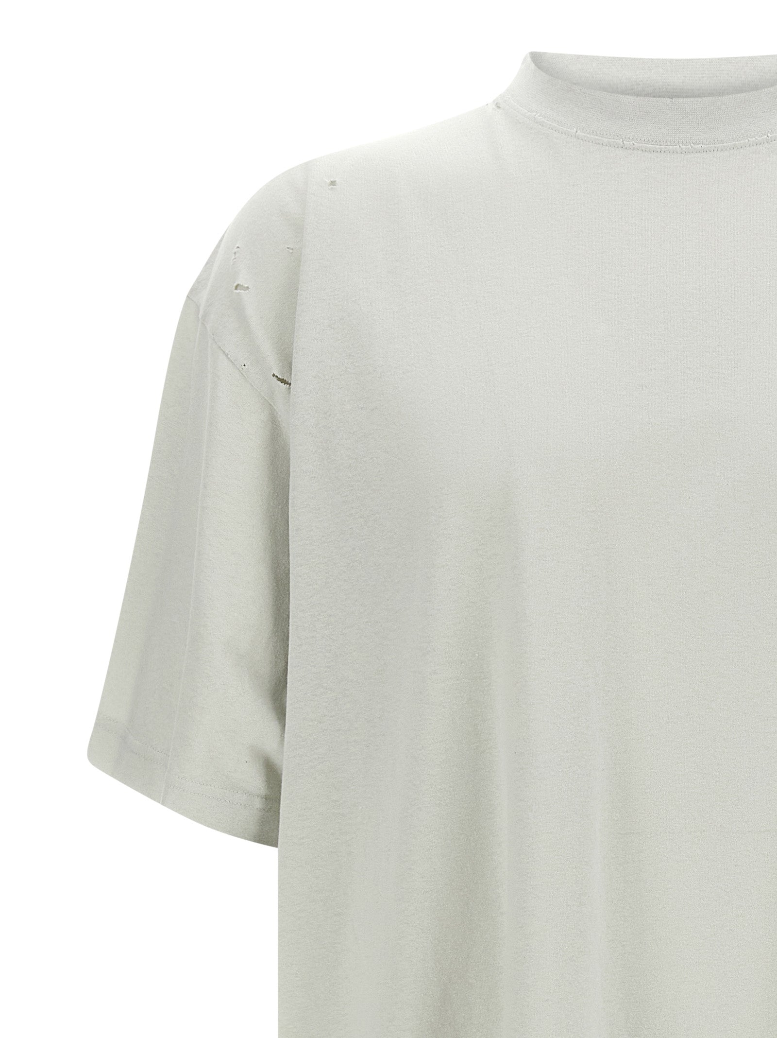 T-shirt beige en coton de Balenciaga, coupe classique, logo discret sur la poitrine, porté sur fond blanc.