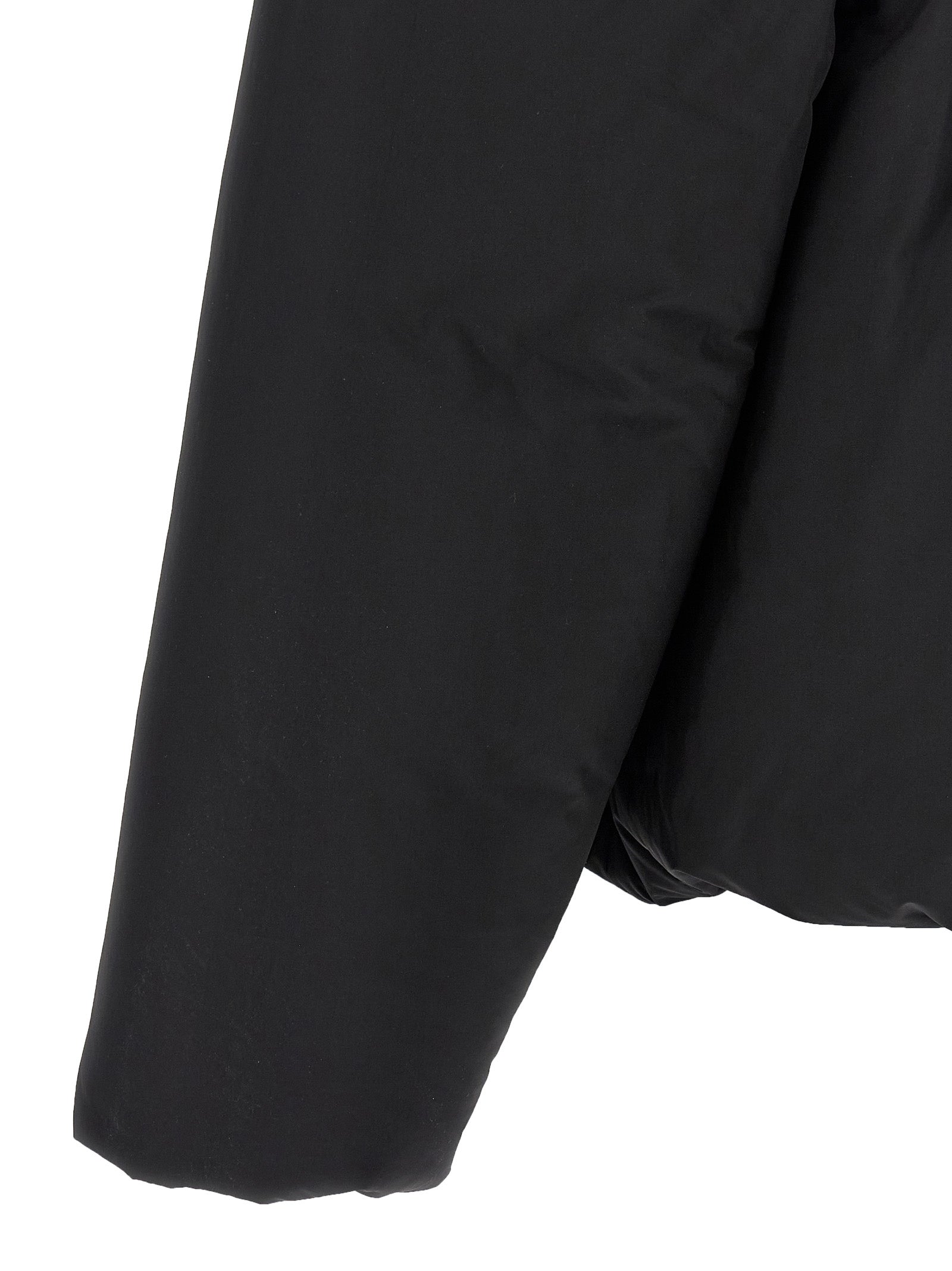 Veste longue en polyester noire de la marque Dsquared², coupe élégante et moderne, visible sur l'image.