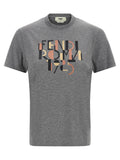 T-shirt en coton gris de Fendi, vêtement décontracté avec logo de la marque, porté sur un mannequin.