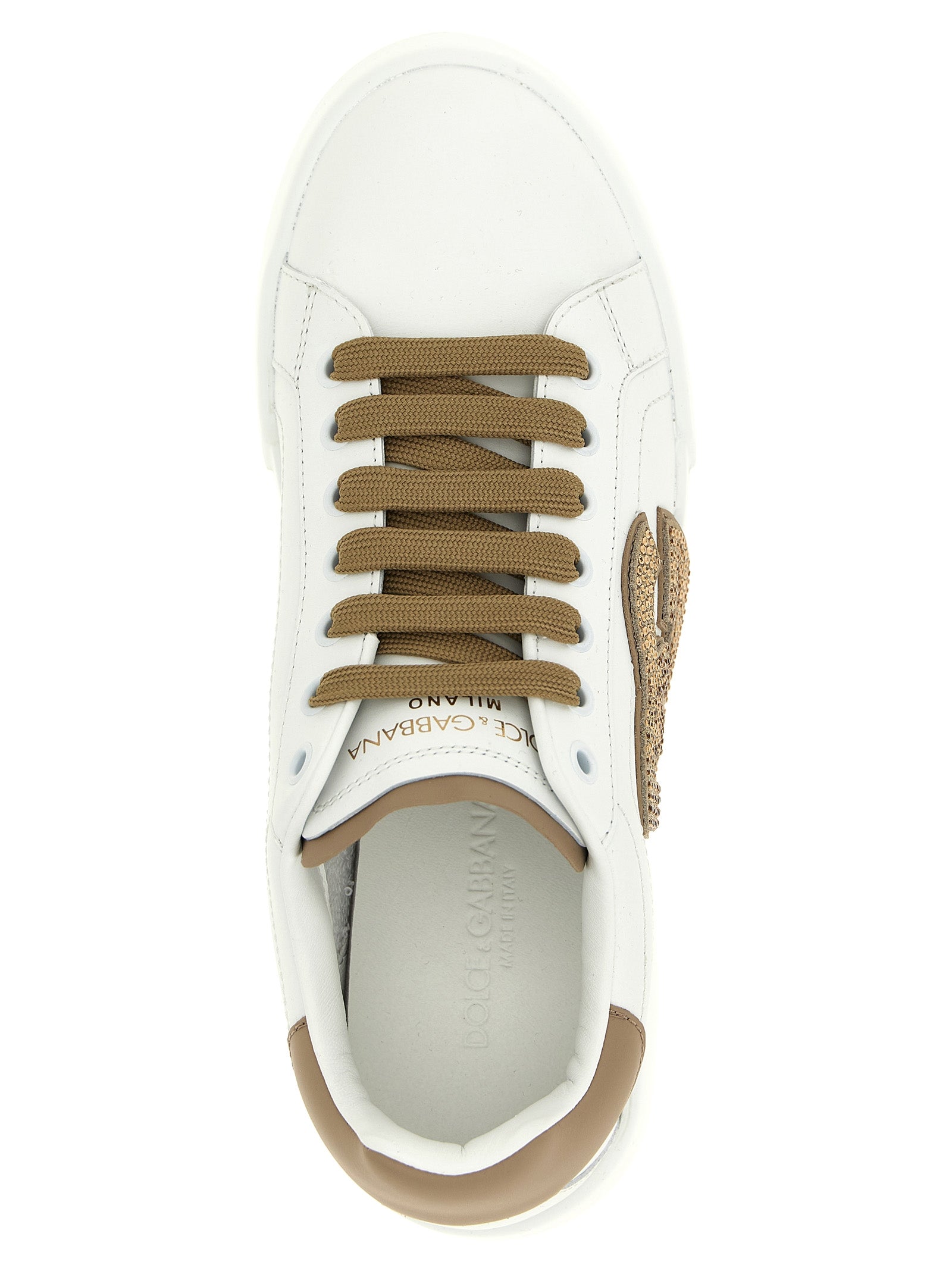 Chaussures sneakers en cuir de veau beige de Dolce & Gabbana, design élégant et moderne, vues de face sur fond neutre.