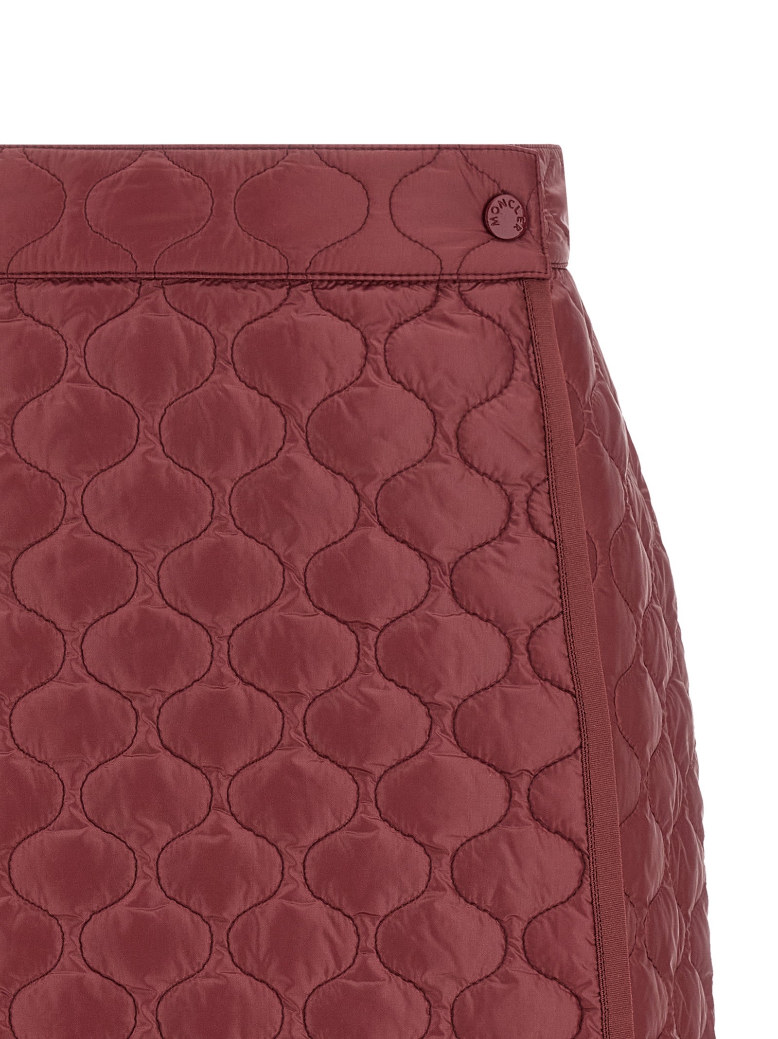 Jupe longue en polyamide bordeaux de Moncler, tissu léger et élégant avec finition soignée.