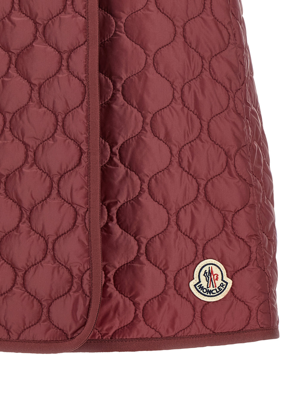 Jupe longue en polyamide bordeaux de Moncler, style élégant avec coupe fluide, visible sur l'image.