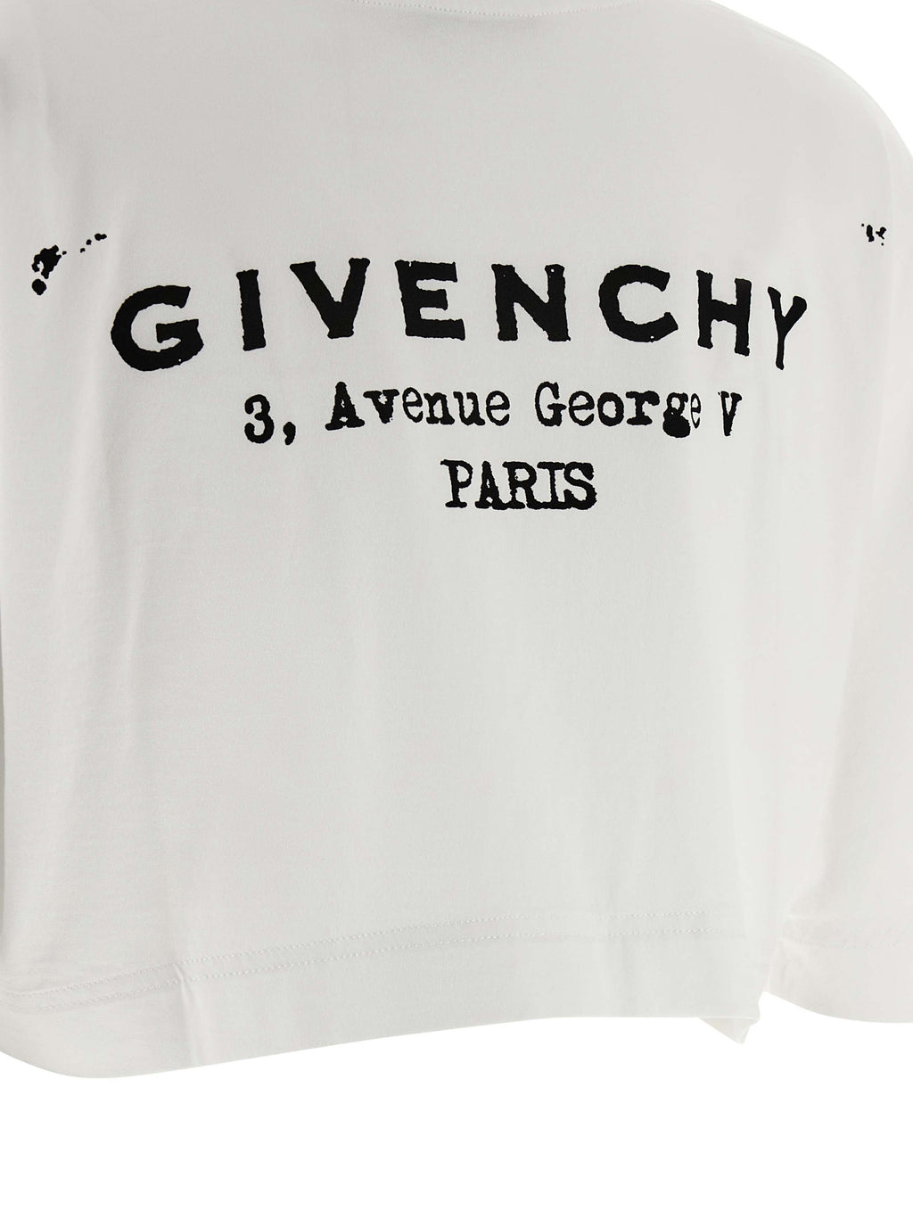 T-shirt blanc en coton de Givenchy, style décontracté avec logo discret, porté sur mannequin.