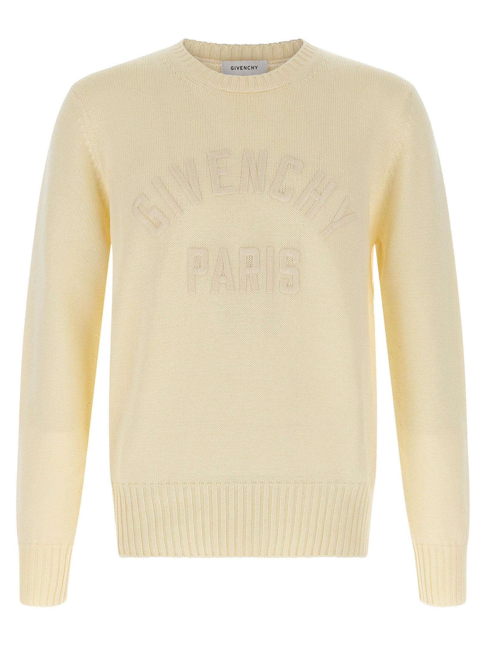 Cardigan en coton beige Givenchy avec boutons, porté décontracté, détail du tissu doux et fini élégant.