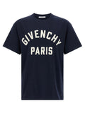 T-shirt en coton bleu Givenchy, style décontracté avec logo discret, porté sur un mannequin.
