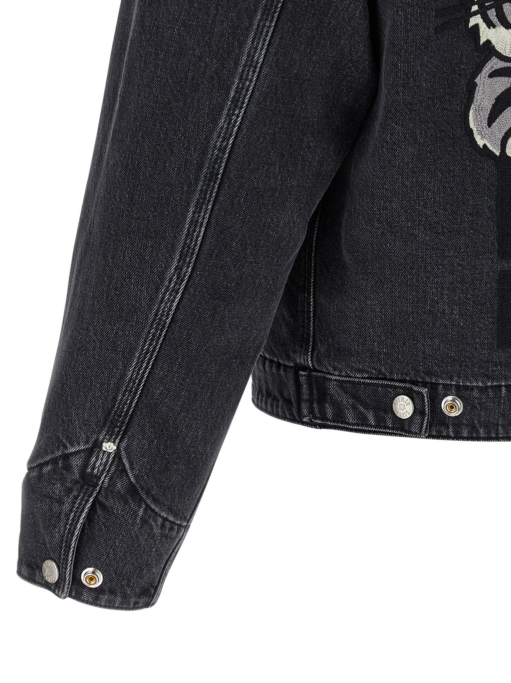 Veste en denim noir en coton de la marque Kenzo, coupe classique avec détails modernes, vue de face.