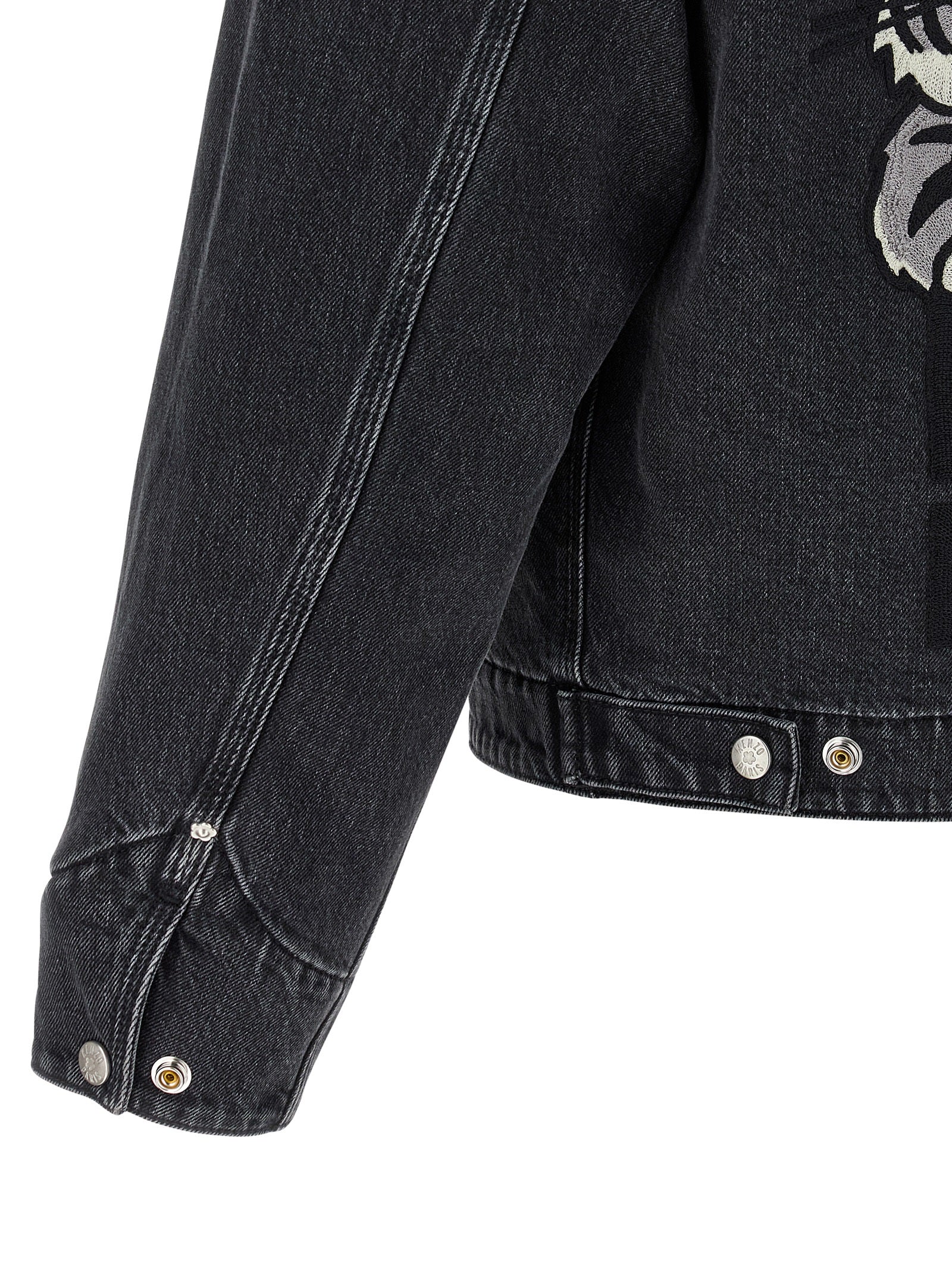 Veste en denim noir en coton de la marque Kenzo, coupe classique avec détails modernes, vue de face.