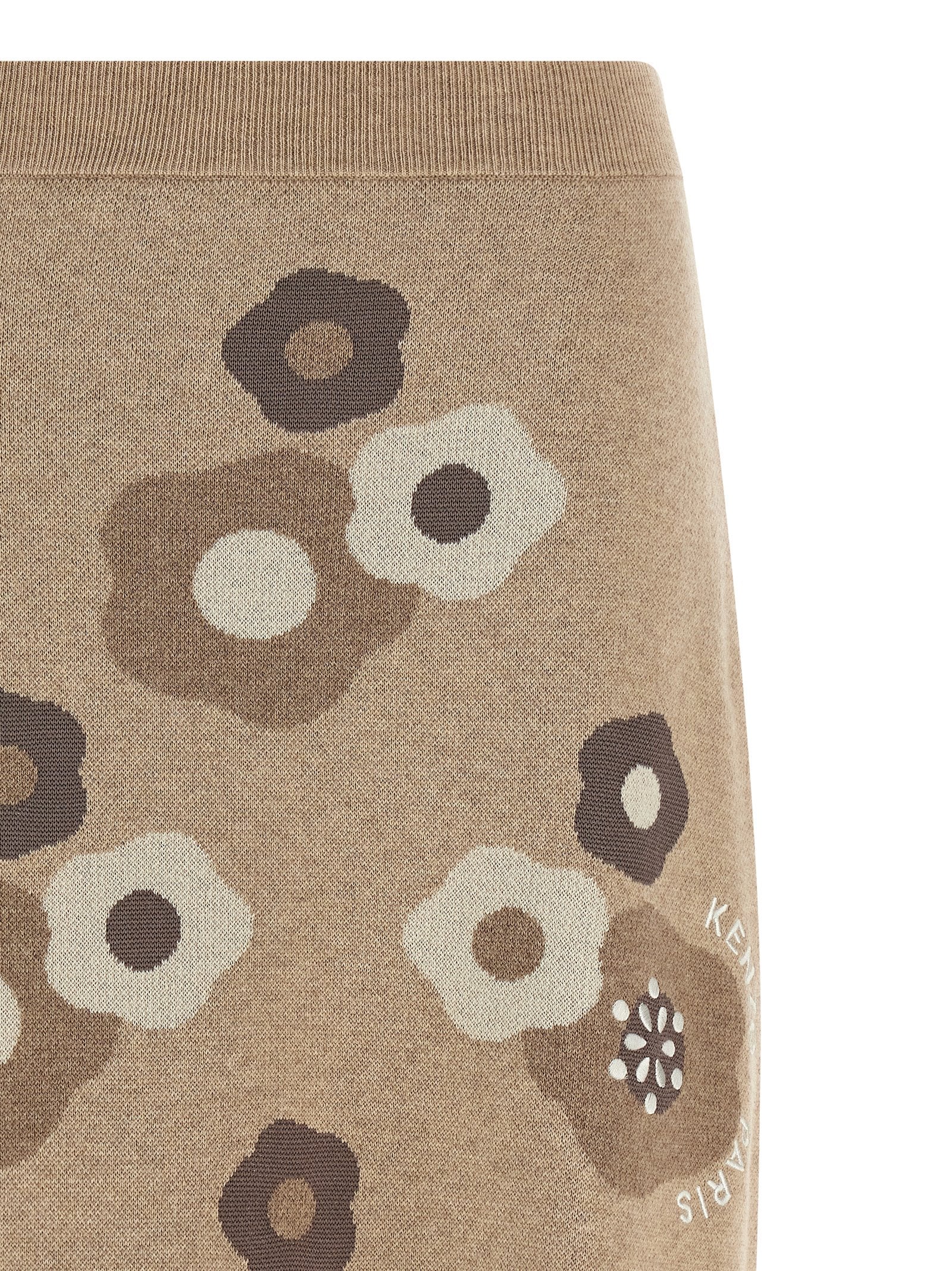 Jupe longue en laine beige de Kenzo, coupe élégante et tissu doux, portée avec style.