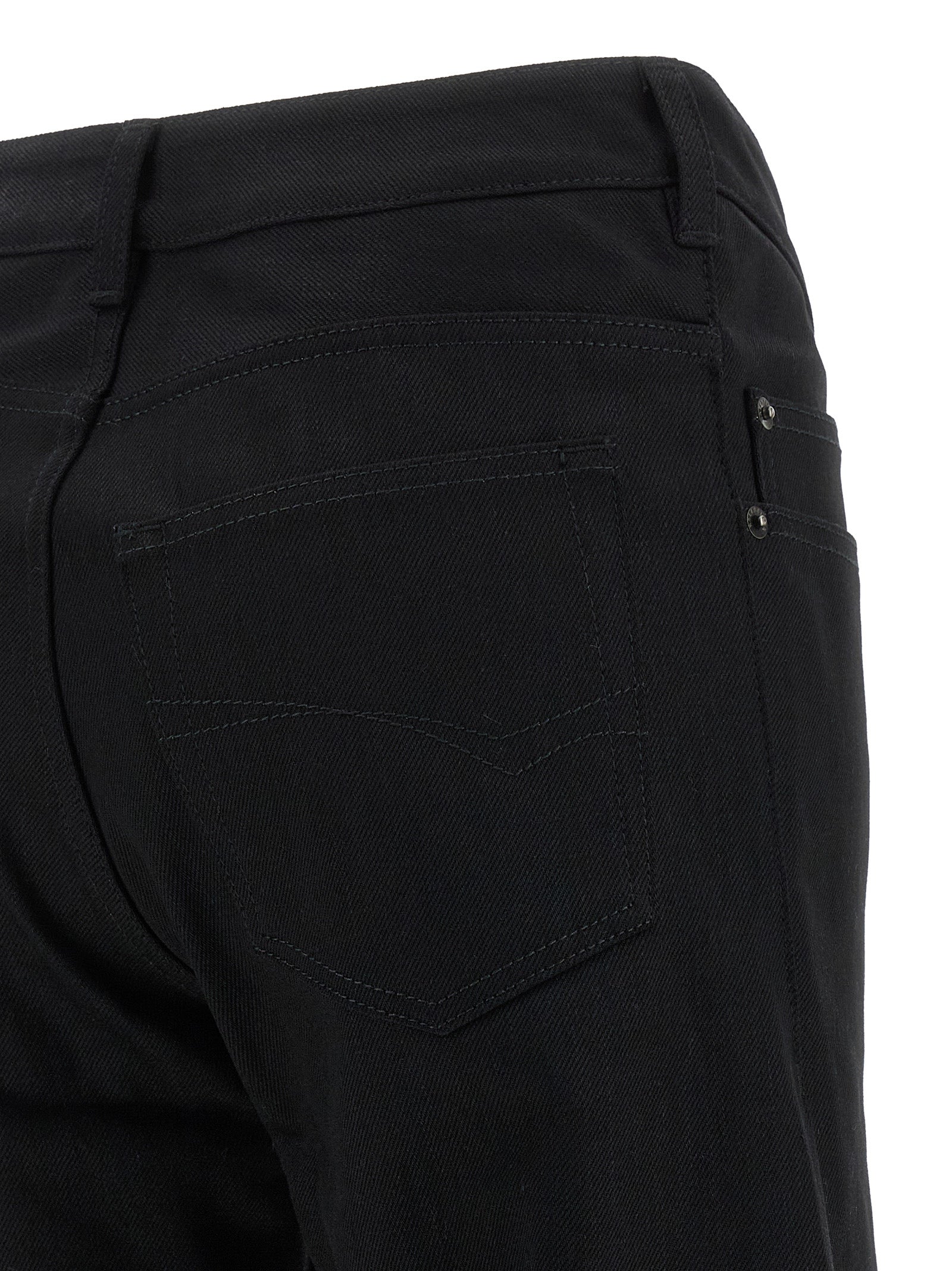 Jeans évasés en coton noir de la marque Balenciaga, coupe fluide et style tendance visible sur l'image.