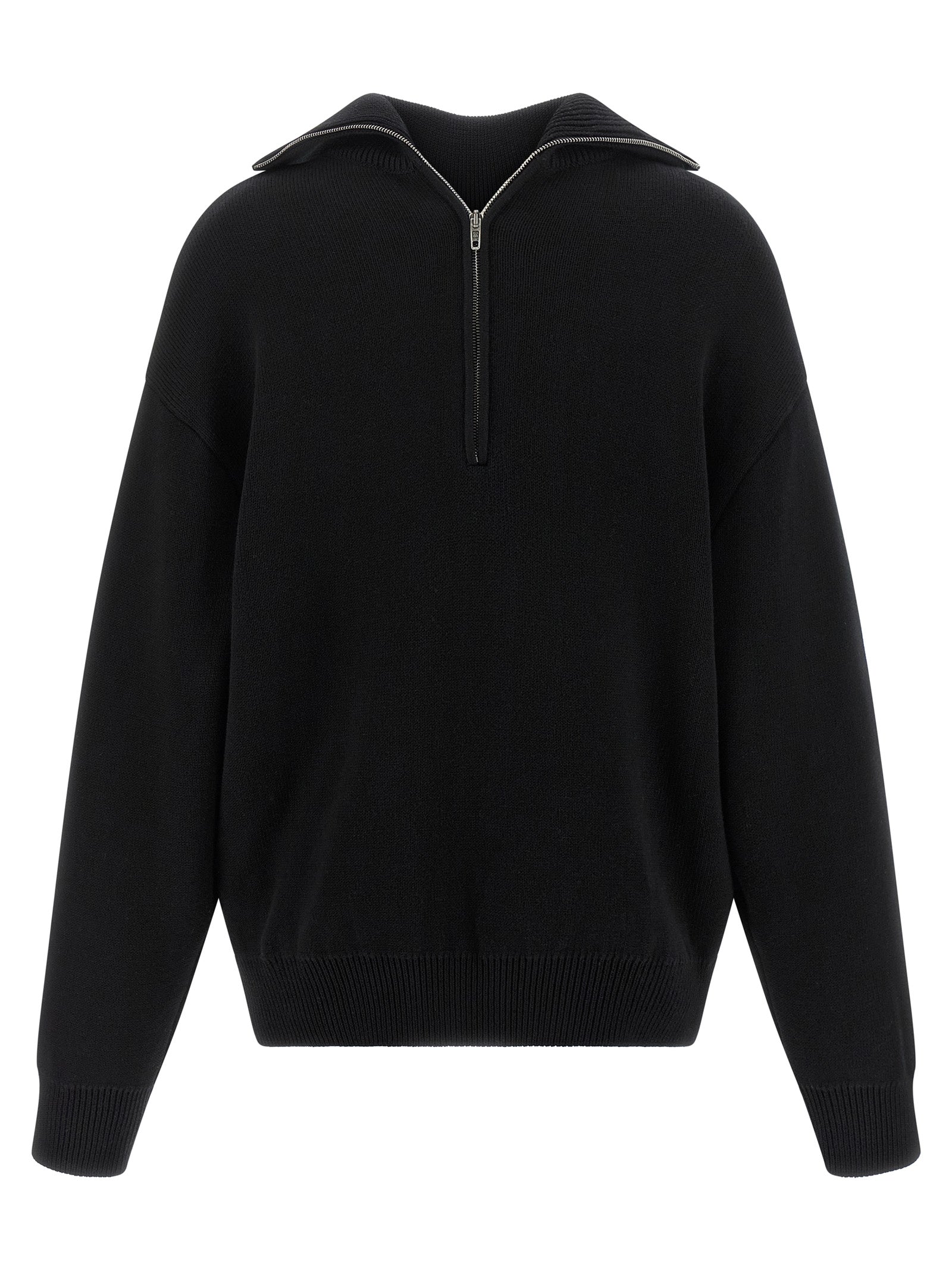 Cardigan en coton noir Balenciaga, coupe classique avec logo discret, porté sur un modèle.