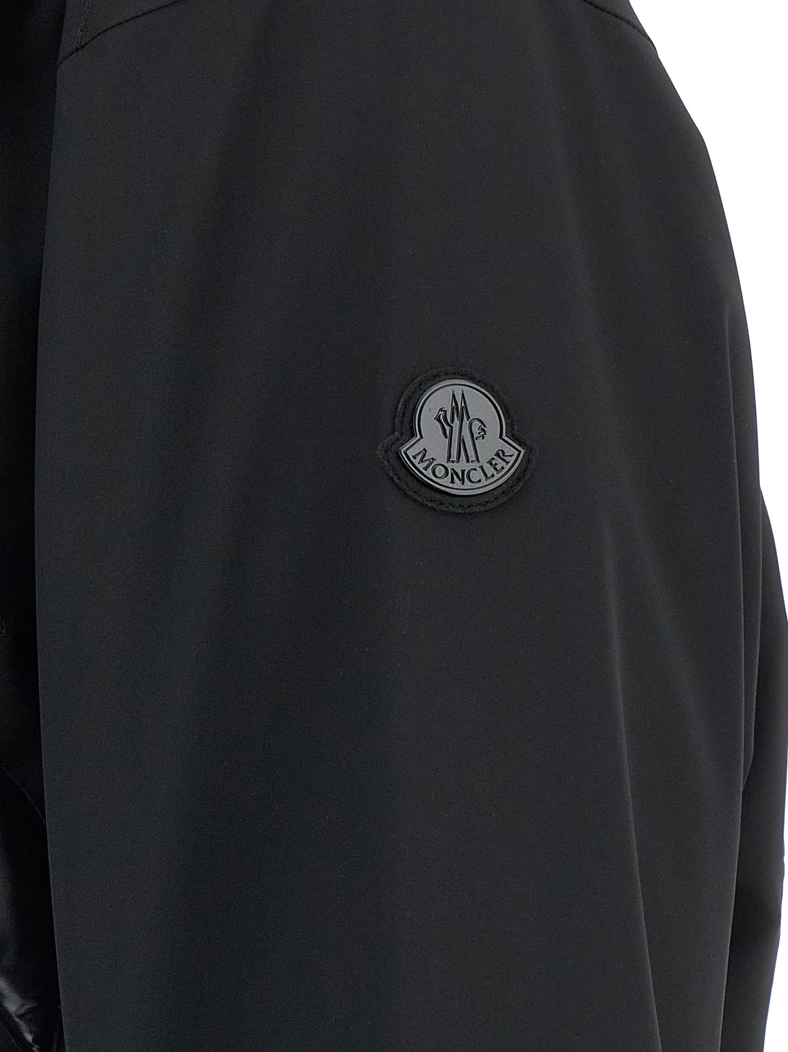 Veste longue en polyamide noir de la collection MONCLER GENIUS, coupe élégante et moderne, adaptée pour le froid.