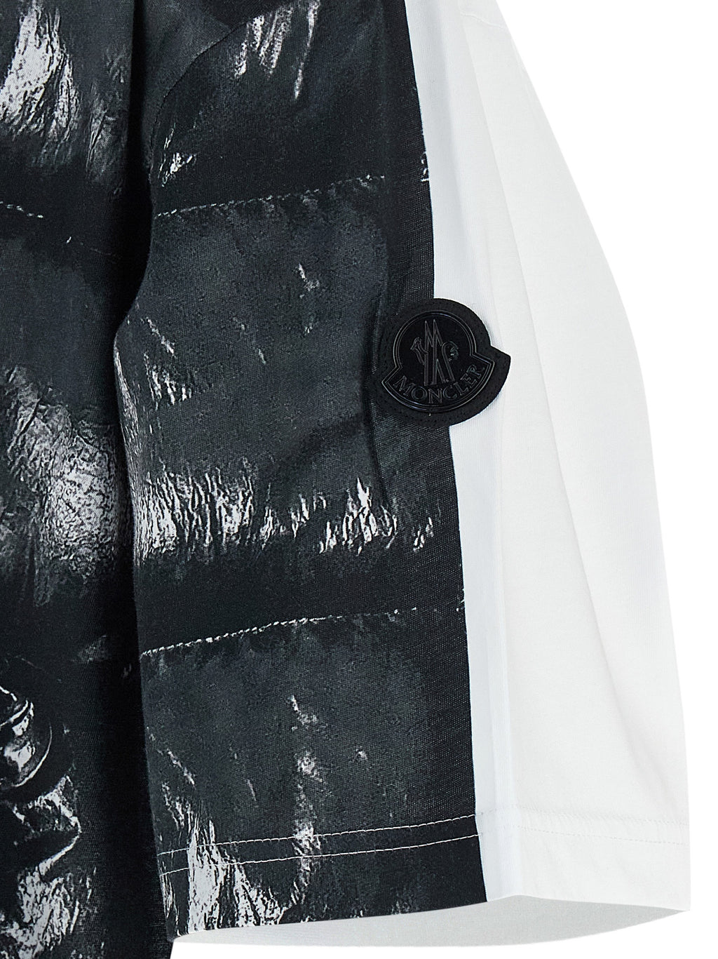 T-shirt en coton noir MONCLER GENIUS, coupe classique et design épuré, visible en détail sur l'image.