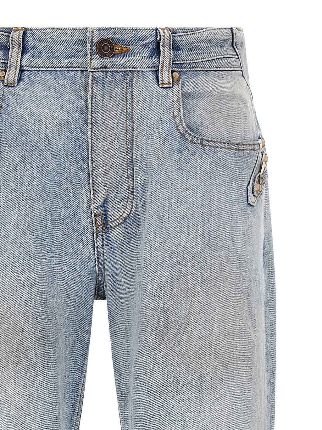 Jeans droits en coton bleu Balenciaga, mode décontractée, visible détails de couture et coupe classique sur fond neutre.