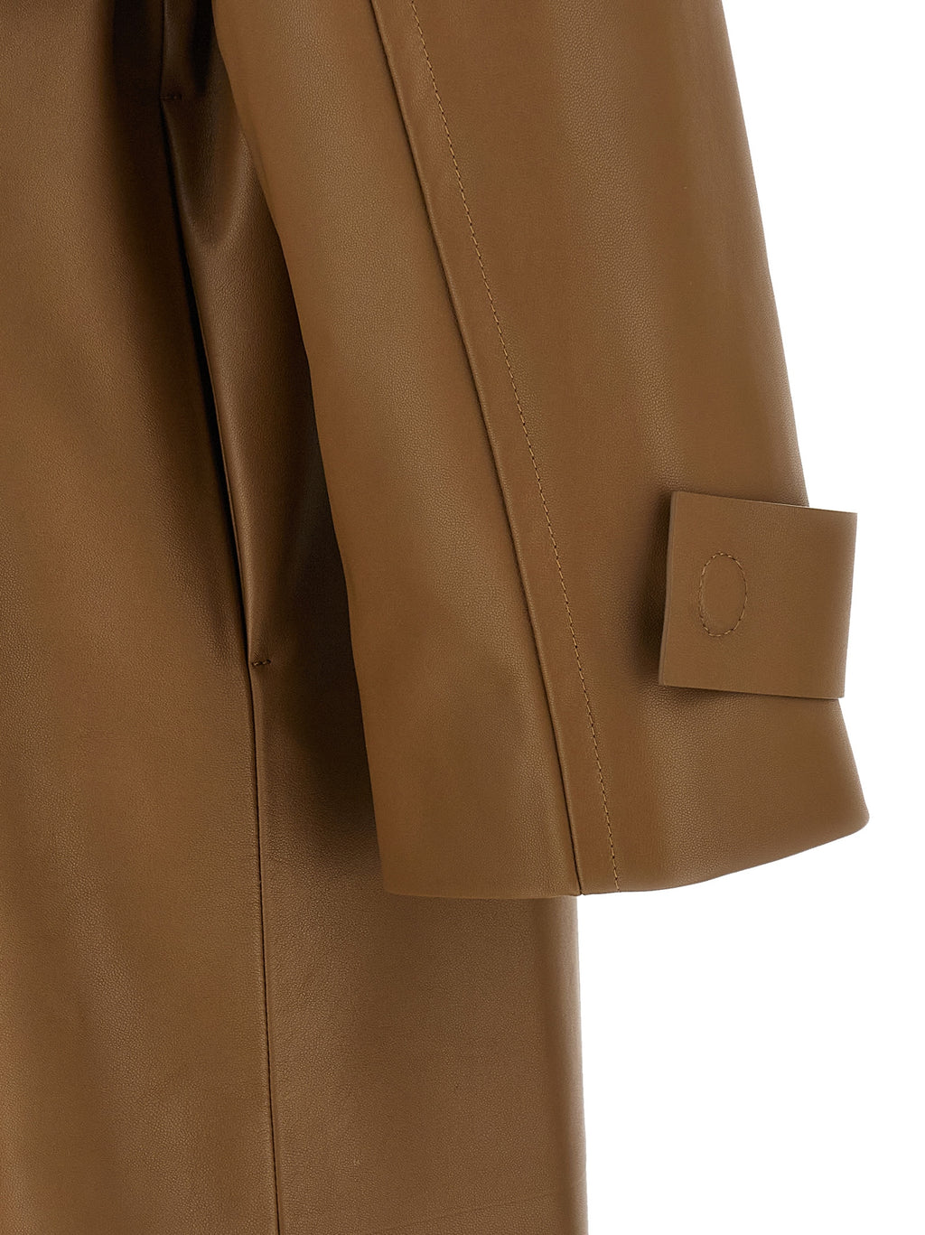 Manteau en cuir d'agneau marron de la marque Fendi, élégant et texturé, porté sur un mannequin ou posé sur un fond neutre.