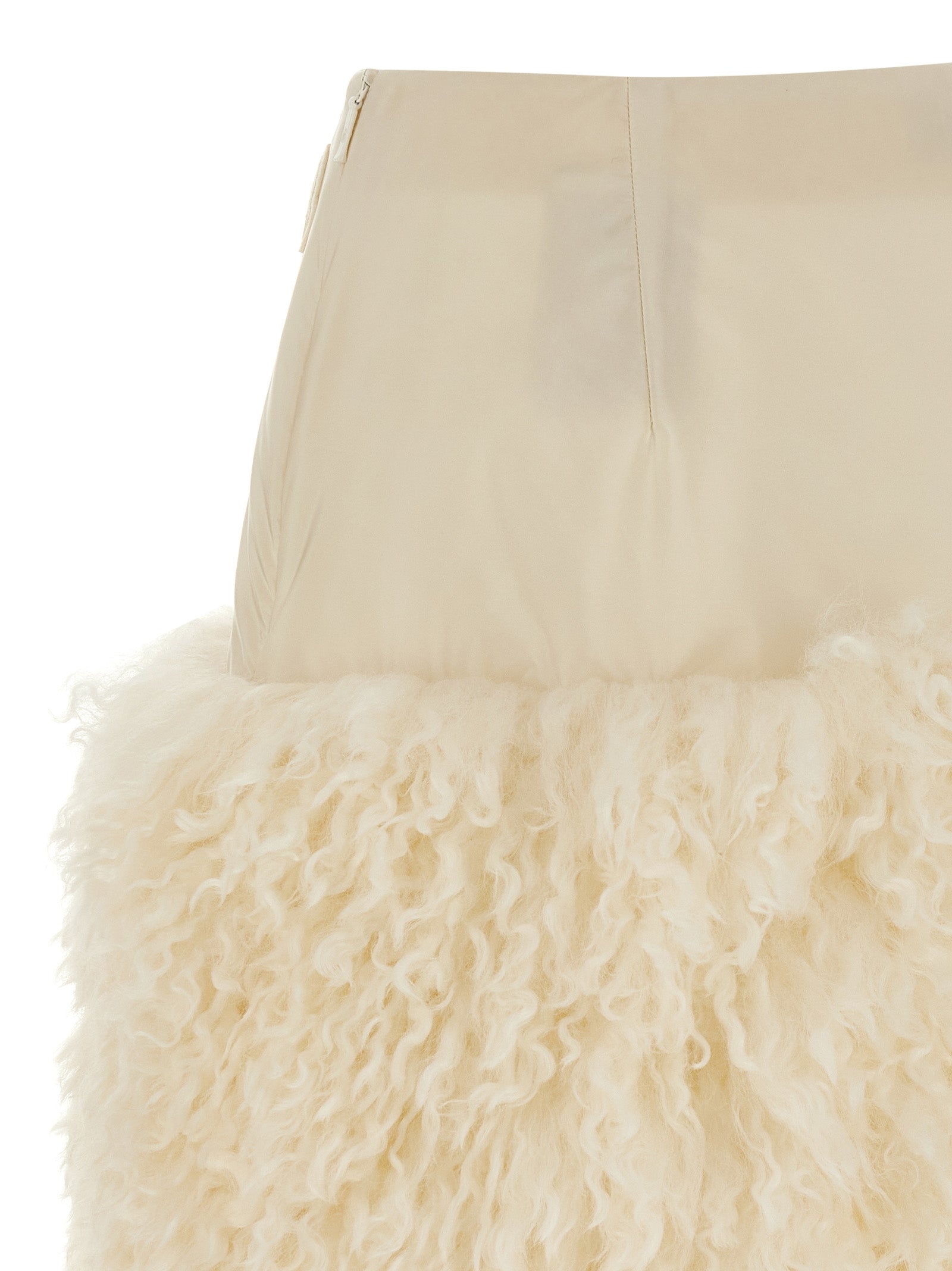 Jupe longue en polyamide blanche de Moncler, élégante et légère, avec coupe fluide et détails modernes visibles sur l'image.