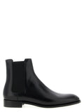 Bottes Chelsea en cuir de veau noir de Saint Laurent, élégantes et modernes, avec des finitions soignées et une semelle robuste.