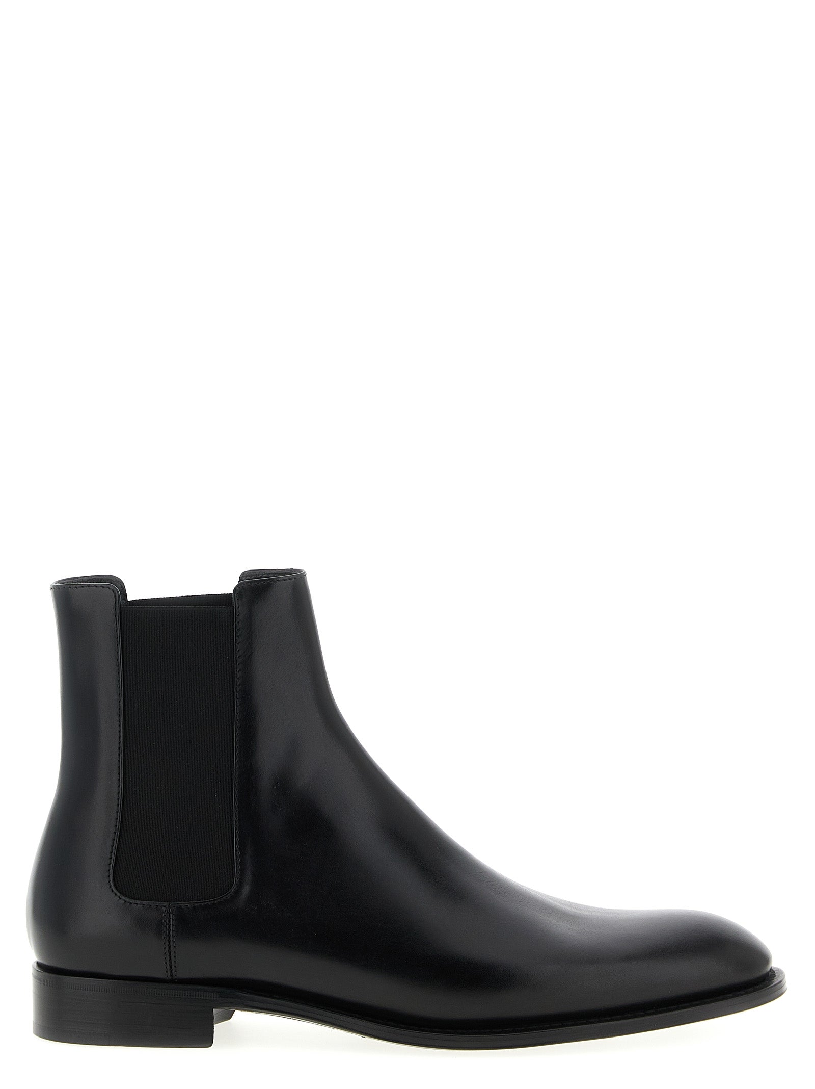 Bottes Chelsea en cuir de veau noir de Saint Laurent, élégantes et modernes, avec des finitions soignées et une semelle robuste.