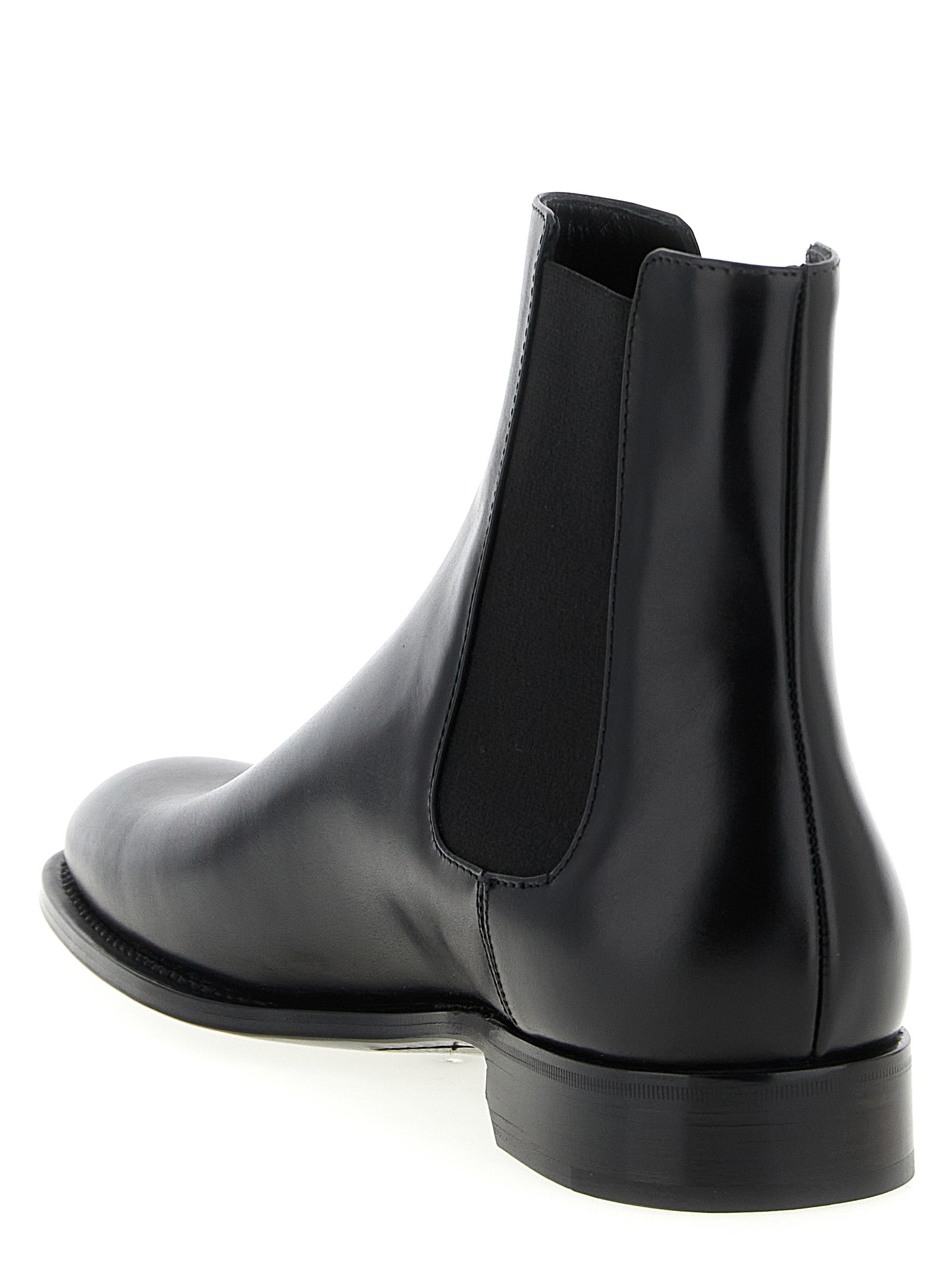 Bottes Chelsea en cuir de veau noir Saint Laurent, style élégant et sophistiqué, vue de face sur fond blanc.