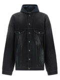 Veste en denim noir en coton de Balenciaga, coupe classique avec détails modernes, portée sur un mannequin.