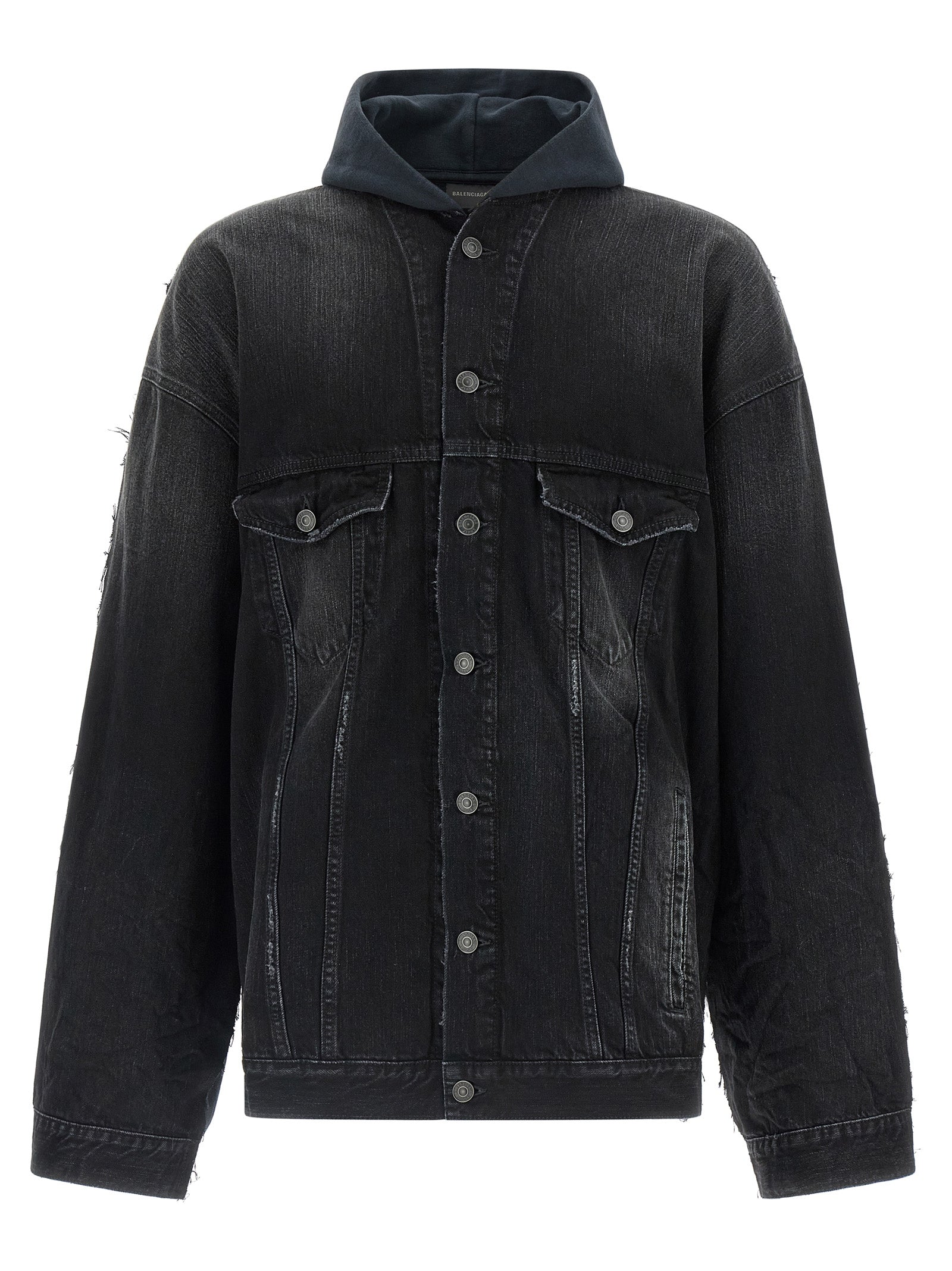 Veste en denim noir en coton de Balenciaga, coupe classique avec détails modernes, portée sur un mannequin.