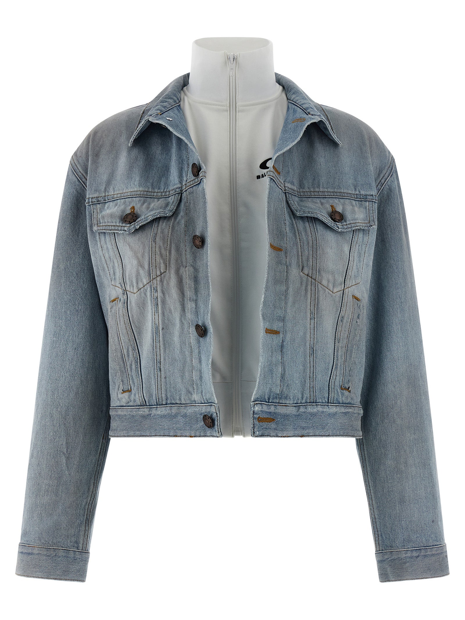 Veste en jean en coton bleu Balenciaga, coupe classique avec détails de style moderne, visible sur l'image.