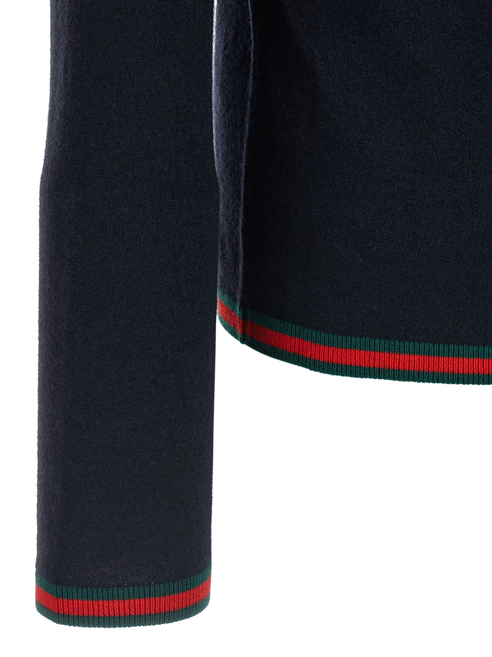 Cardigan en cachemire bleu Gucci, manches longues et col en V, doux et élégant, porté sur un mannequin.