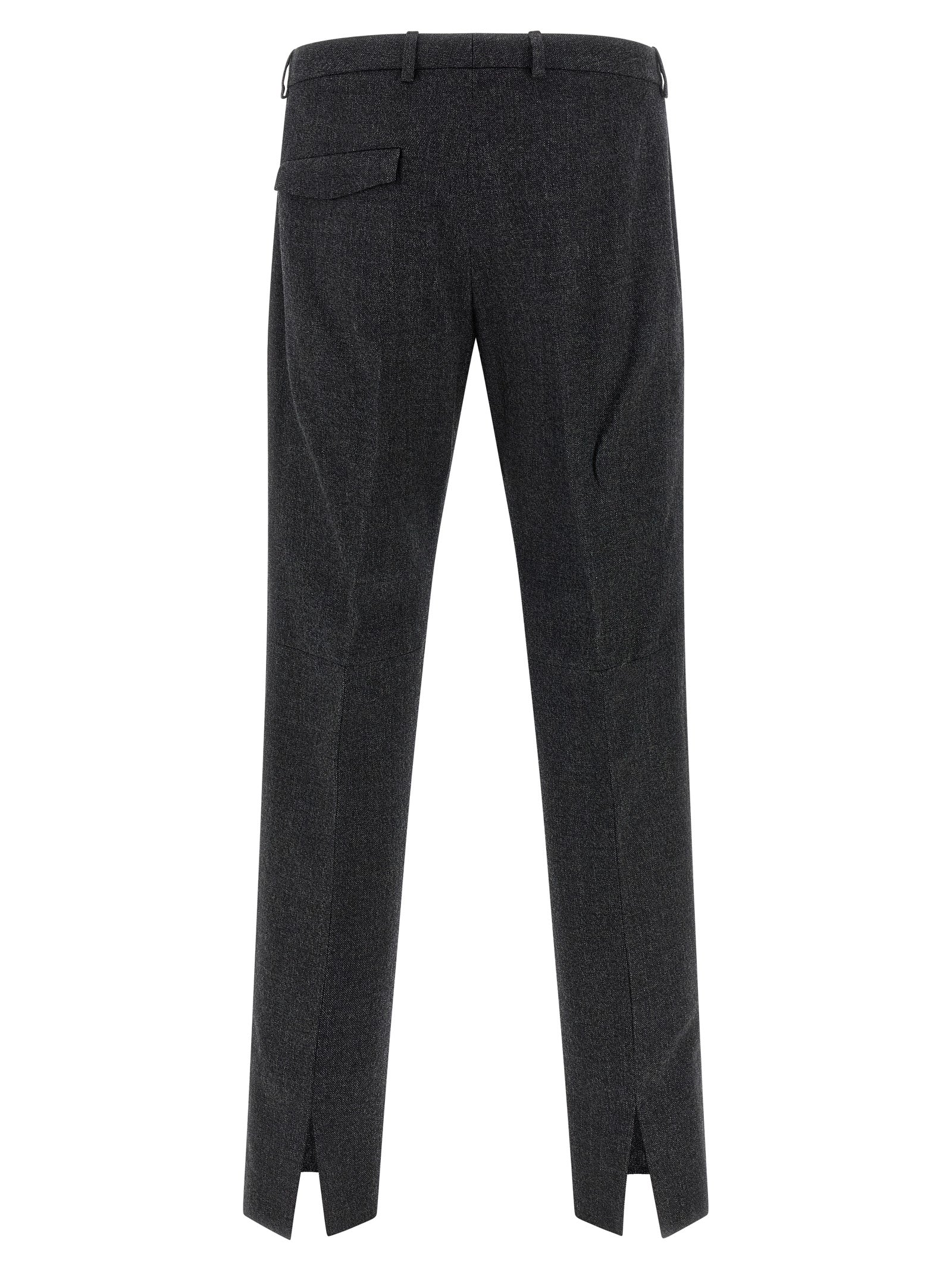Pantalon gris en laine Gucci pour homme, coupe élégante, porté sur un mannequin, détails de couture visibles.
