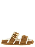 Sandales Fendi en cuir de veau beige, style slides avec design élégant et confortable.