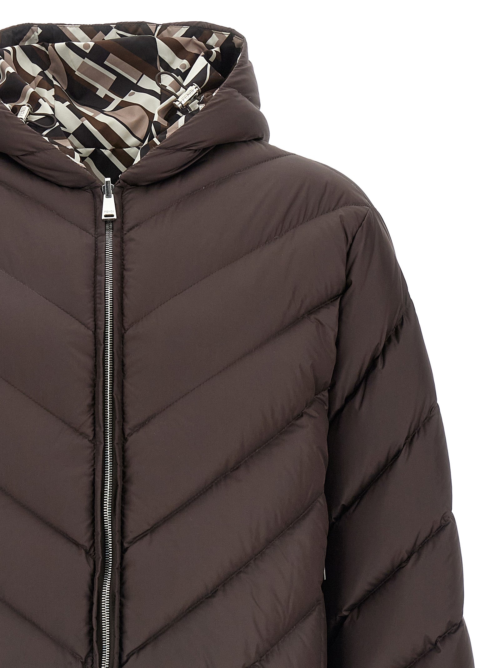 Veste en polyester multicolore de Fendi, coupe-vent, avec capuche et fermeture éclair, vue de face.