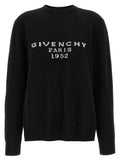 Cardigan en laine noire Givenchy, coupe classique, détails élégants, porté sur un mannequin.