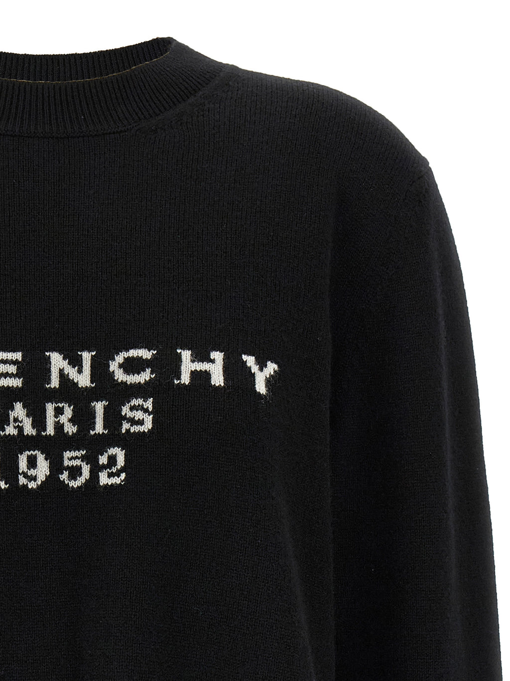 Cardigan noir en laine Givenchy, coupe élégante avec col en V, porté par un mannequin.