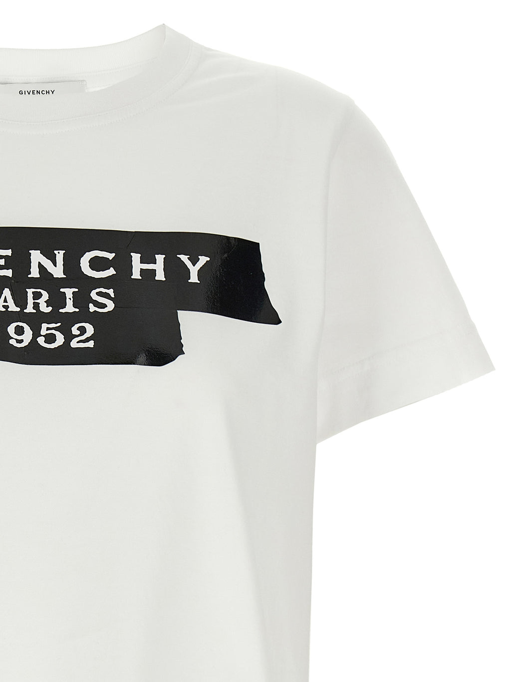T-shirt en coton bicolore Givenchy, coupe classique, avec logo discret, porté par un mannequin.