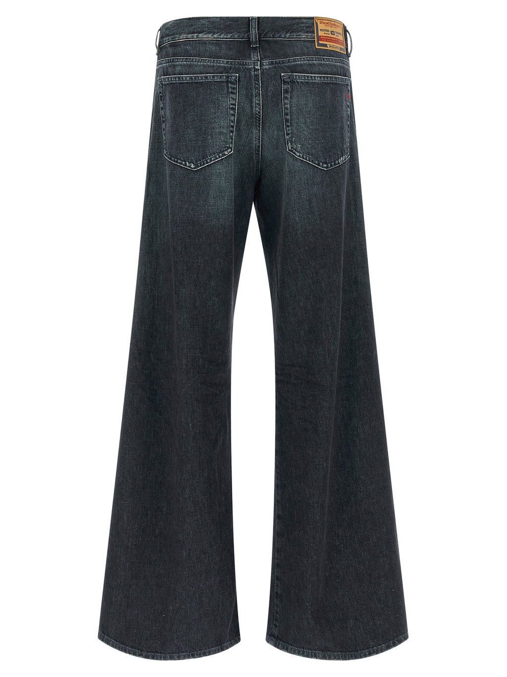Jeans Diesel en coton bleu délavé à coupe évasée, affichant la texture douce et la finition décontractée.