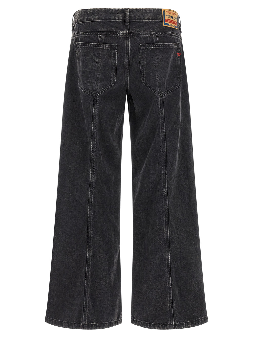 Jean en denim noir en coton Diesel, coupe classique, détails de couture visibles, style décontracté et tendance.