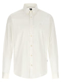 Blouse blanche en coton de la marque Hugo Boss, avec col classique et manches longues, portée sur mannequin.