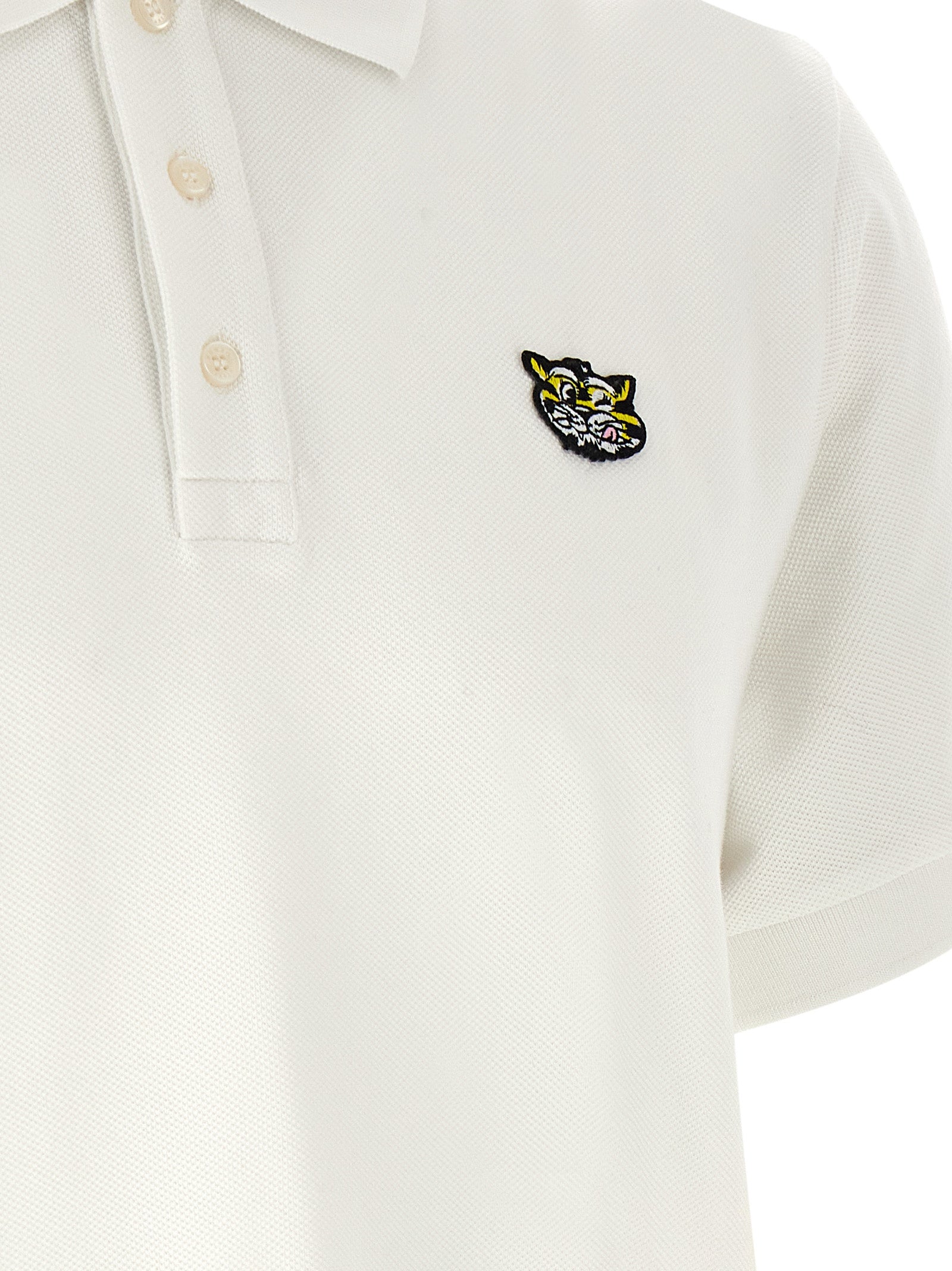 Chemise polo blanche en coton de la marque Kenzo, vue de face, avec col classique et logo discret sur la poitrine.
