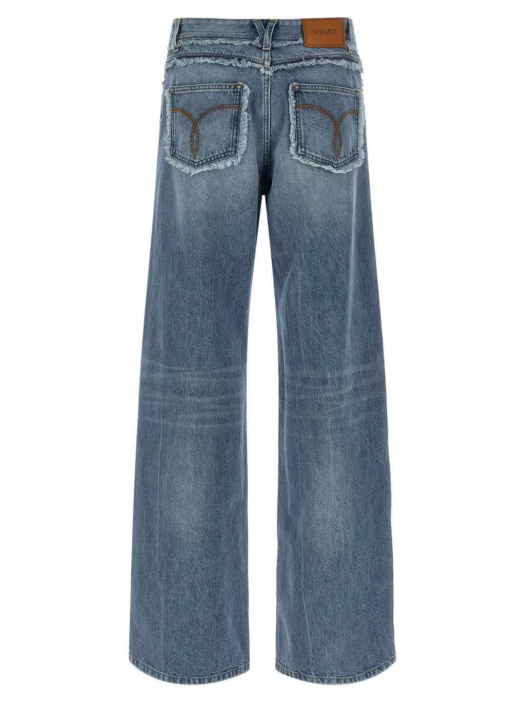Jeans boyfriend en coton bleu de la marque Versace, coupe décontractée et détails de style tendance.