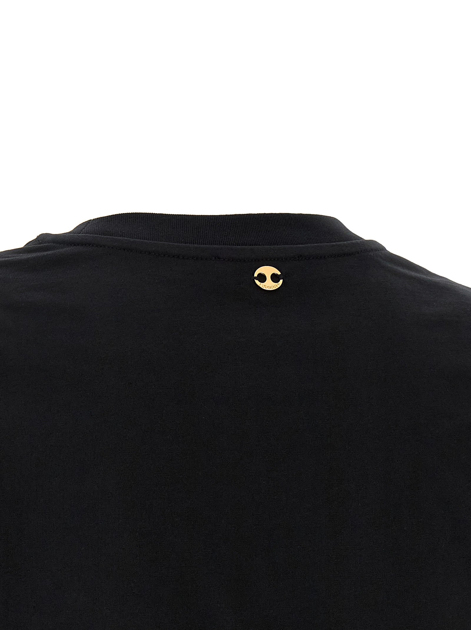 T-shirt en coton noir Paco Rabanne, coupe classique, avec logo discret sur la poitrine, porté par un mannequin.