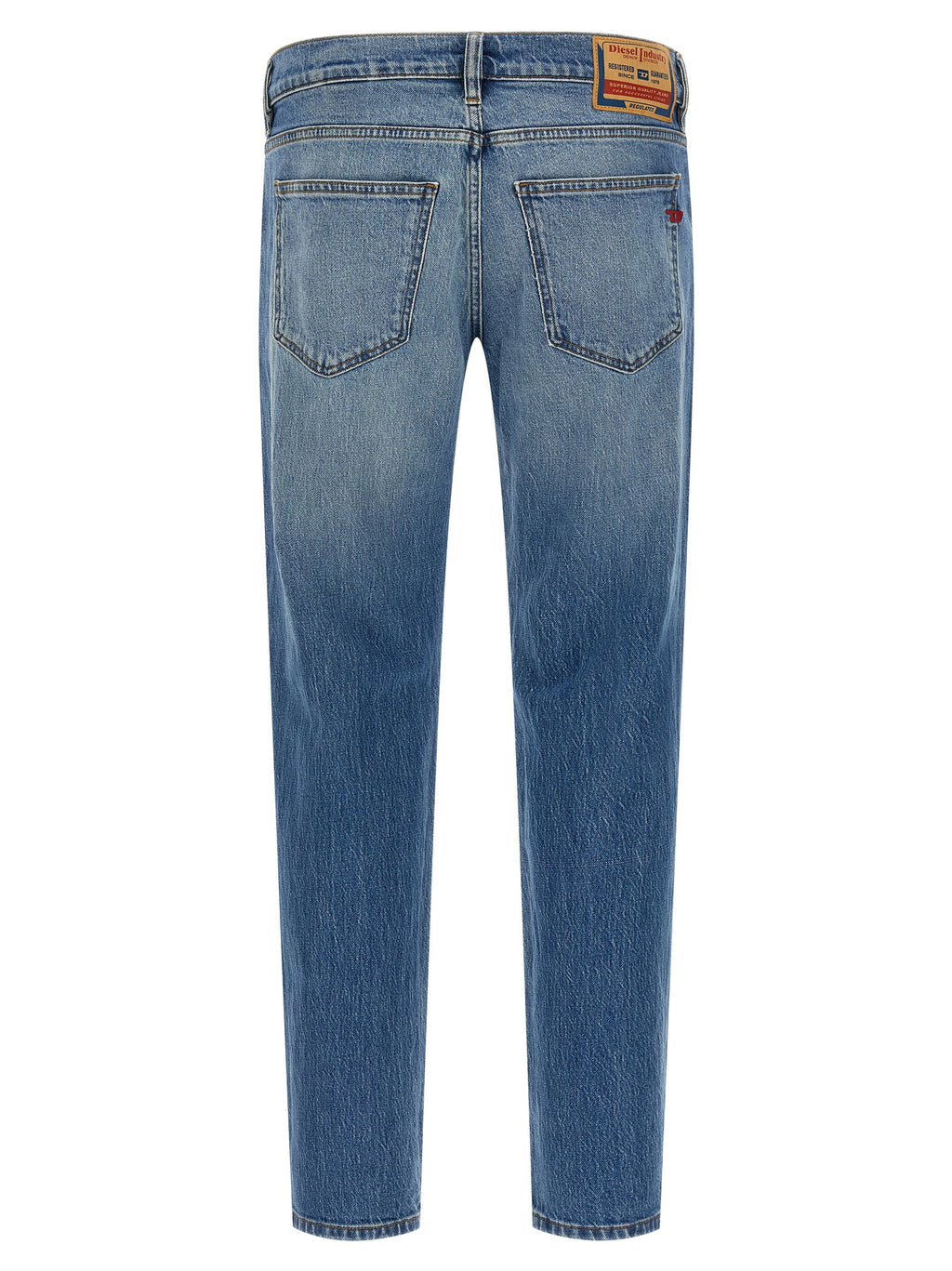Jeans Diesel en coton bleu à coupe droite, vue de face, avec ceinture et poches classiques.