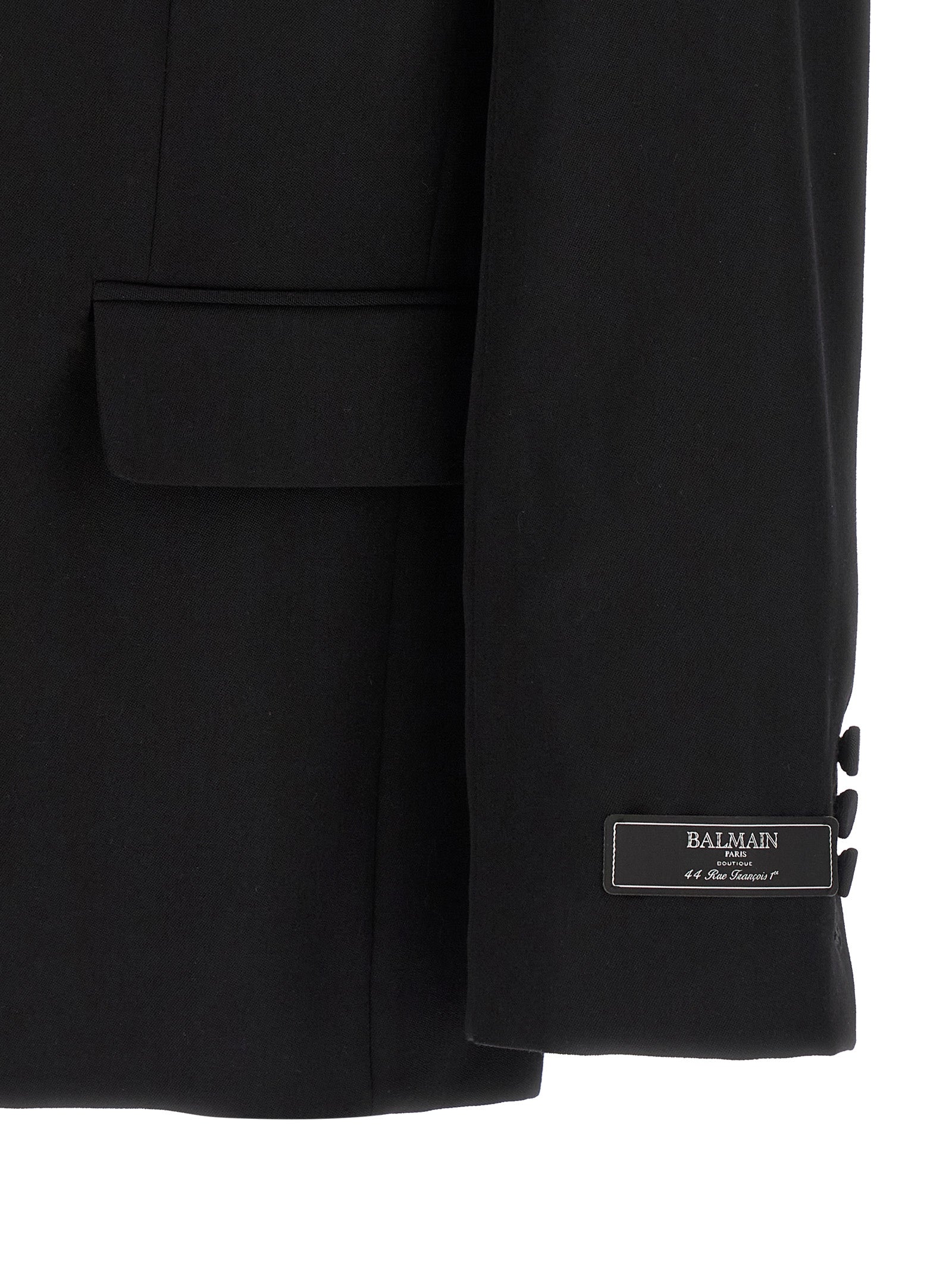 Blazer noir en laine vierge de Balmain, coupe élégante et classique, porté sur un modèle pour mettre en valeur le vêtement.