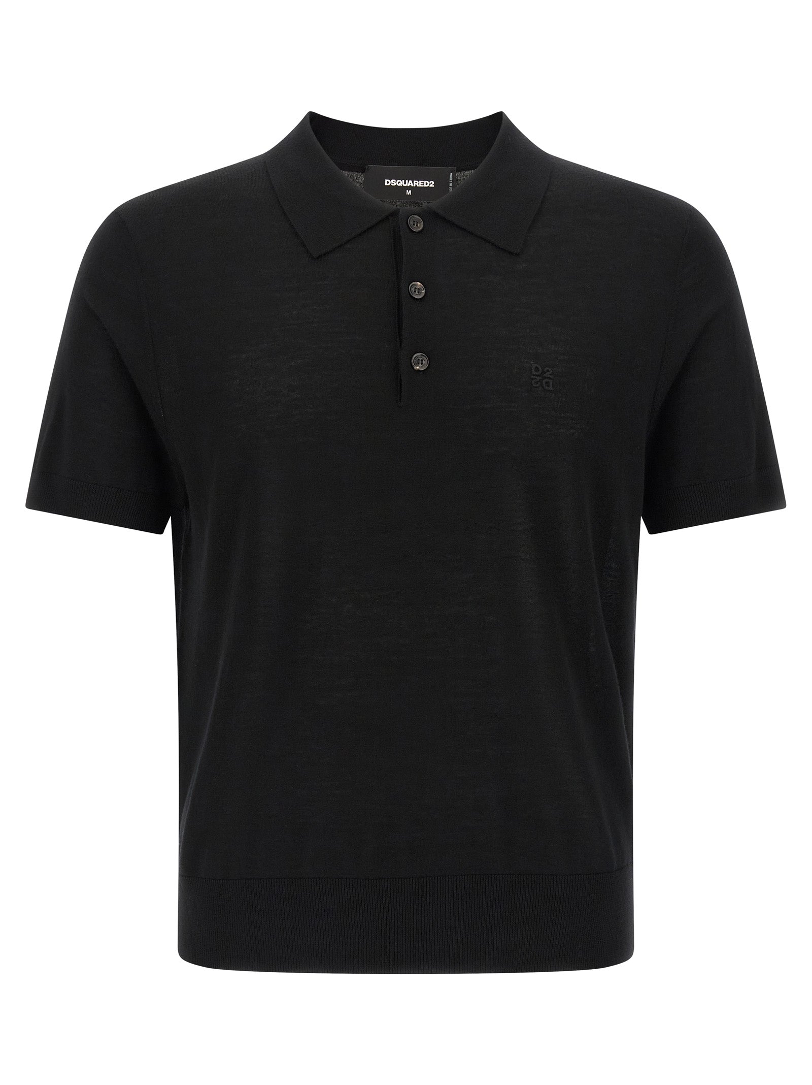 Polo en laine noire de la marque Dsquared², détail du col et du logo sur la poitrine, porté sur un mannequin.