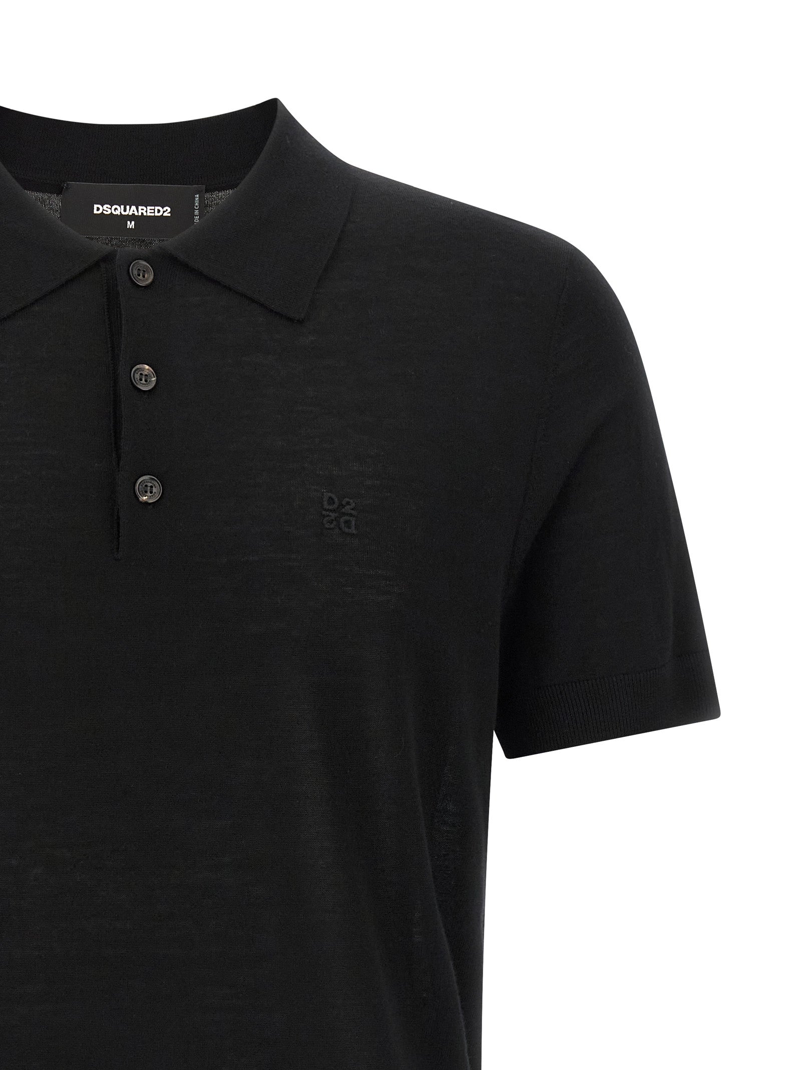 Polo en laine noire Dsquared², élégant et classique, avec col et boutons, porté sur un mannequin.