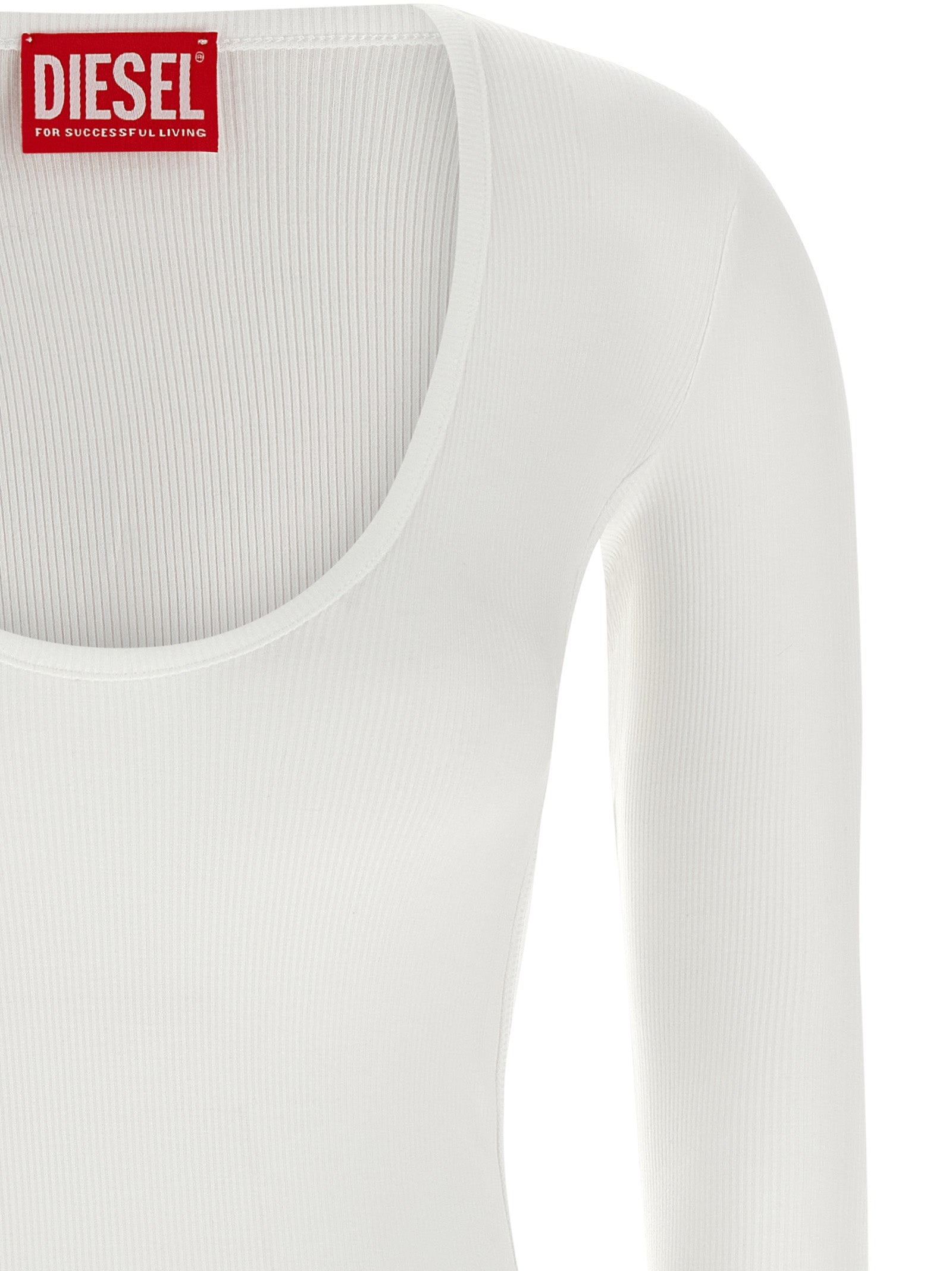 Body en viscose blanc de la marque Diesel, ajusté, avec détails modernes, porté sur un mannequin.