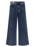 Jeans en denim coton bleu de la marque Diesel, coupe classique et détails authentiques, vue frontale.
