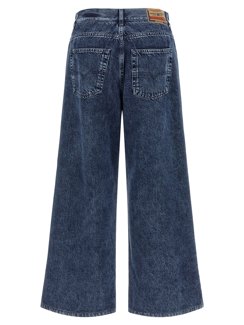 Jeans en denim bleu en coton de marque Diesel, coupe classique et détails de couture visibles.