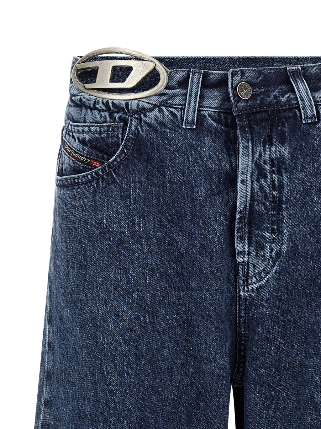 Jeans en denim en coton bleu Diesel, coupe classique avec détails de couture visibles sur le pantalon.
