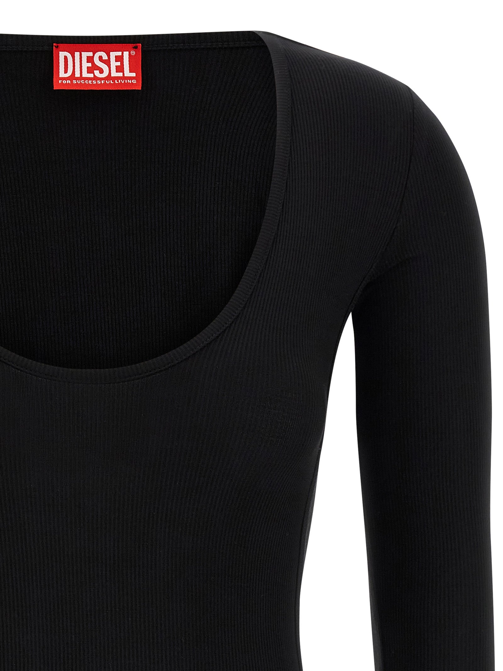 Body en viscose noire Diesel, body ajusté avec décolleté en V, porté sans manches, sur mannequin blanc.