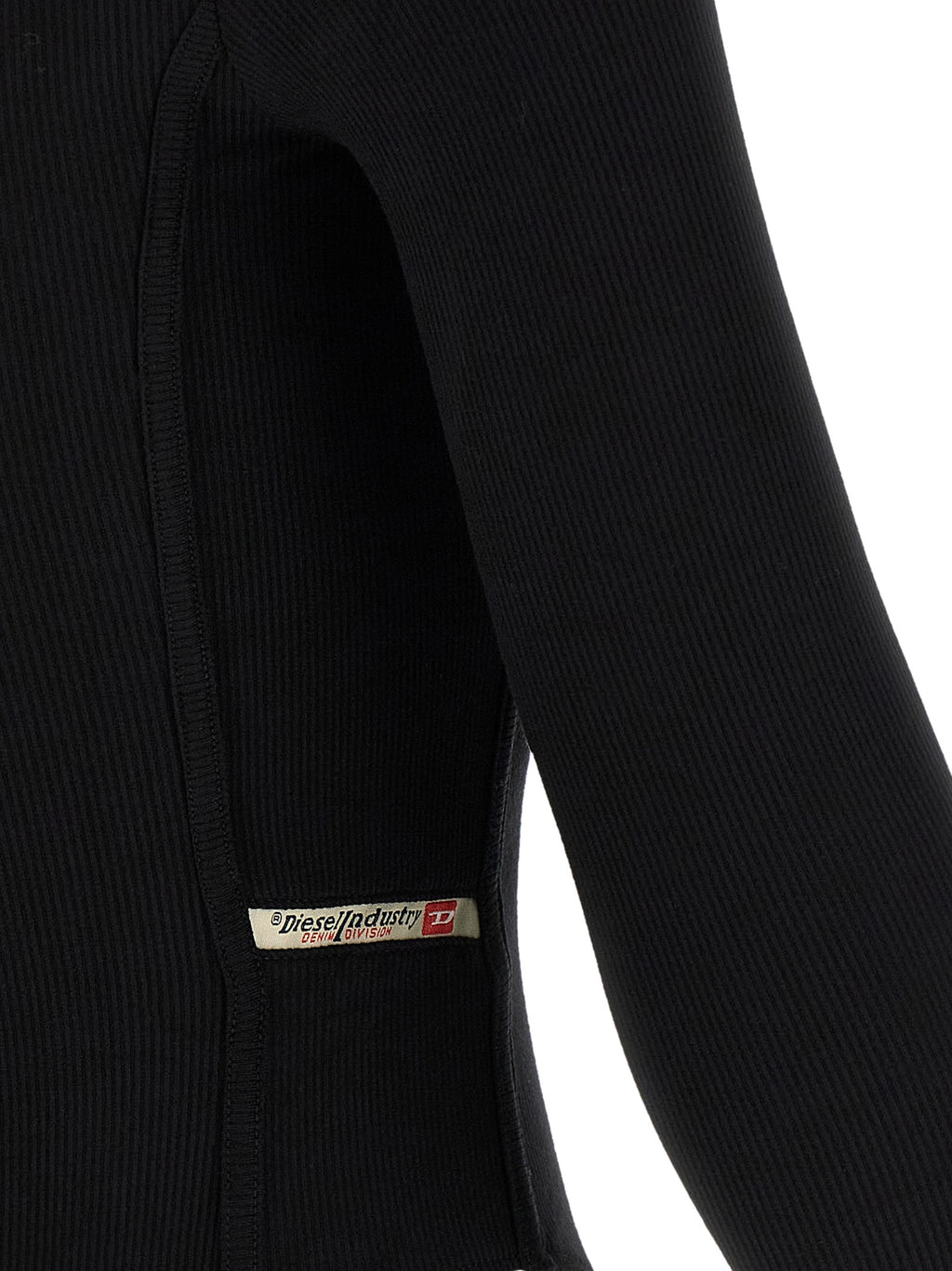 Combinaison en viscose noire de la marque Diesel, ajustée, avec détails élégants pour un style moderne et sophistiqué.